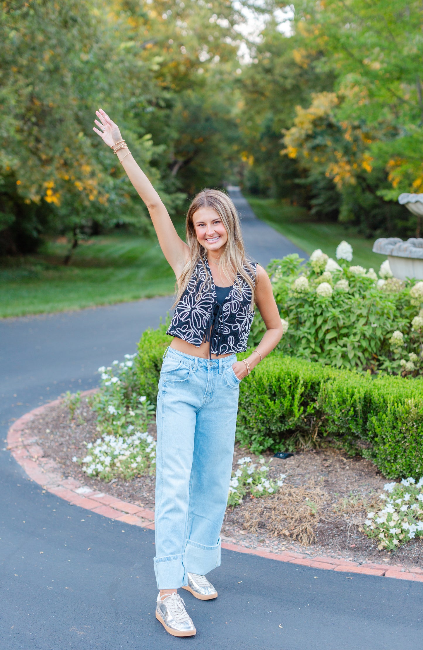 Black Knit Lined Embroidery Flower Vest